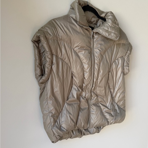 NWT Coco + Carmen Tan Gold Oversized Puffer Vest Size XS (XS-M) Full Zip Pockets - Picture 7 of 15